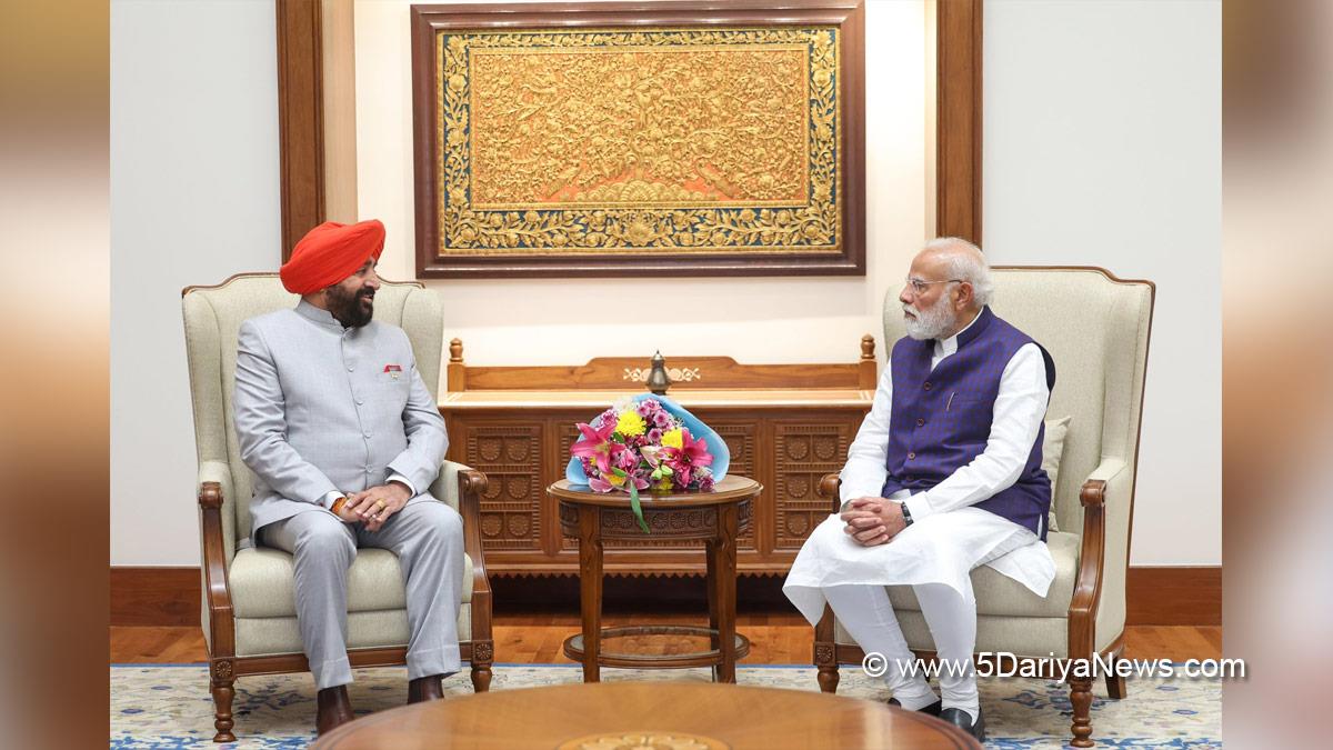 Narendra Modi, Lt Gen Gurmit Singh