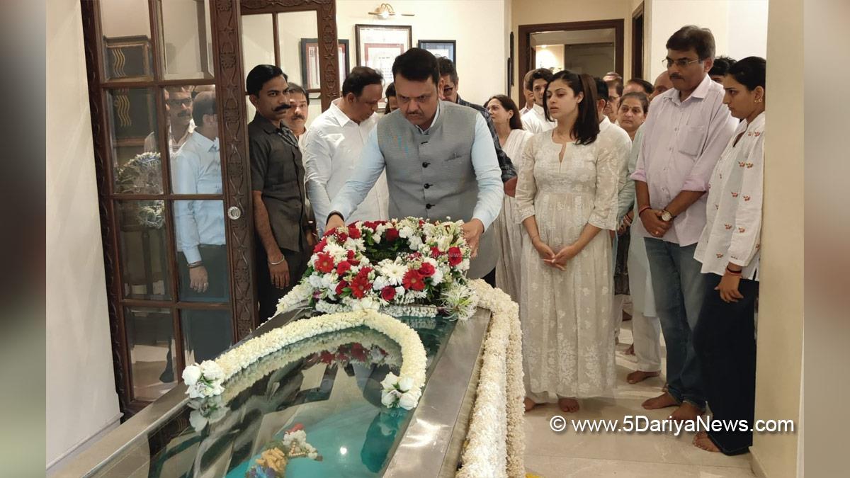 Devendra Fadnavis, Asha Bhosle, Mumbai