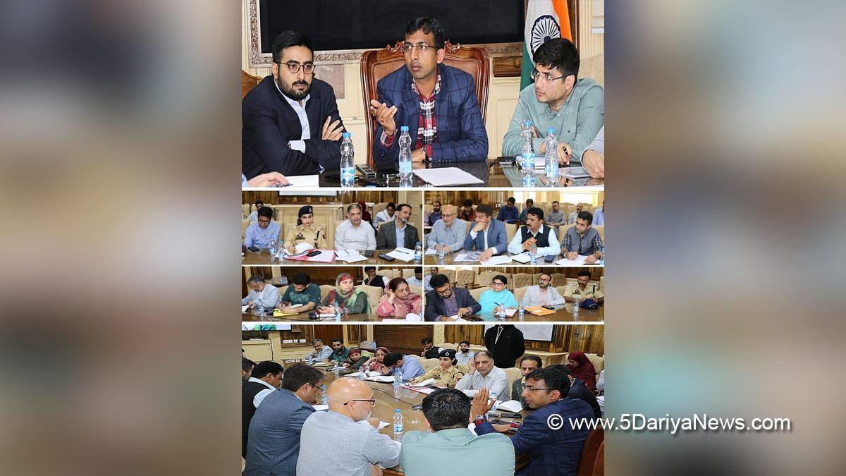 Anshul Garg, Divisional Commissioner Kashmir, Akshay Labroo, Srinagar, Deputy Commissioner Srinagar, Faz Lul Haseeb, Mega Nasha Mukt Pad Yatra
