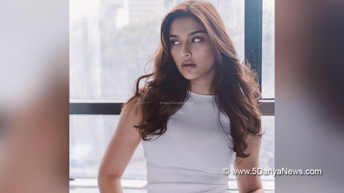 Saiee Manjrekar, Bollywood, Bollywood News, Latest Bollywood News, Mumbai