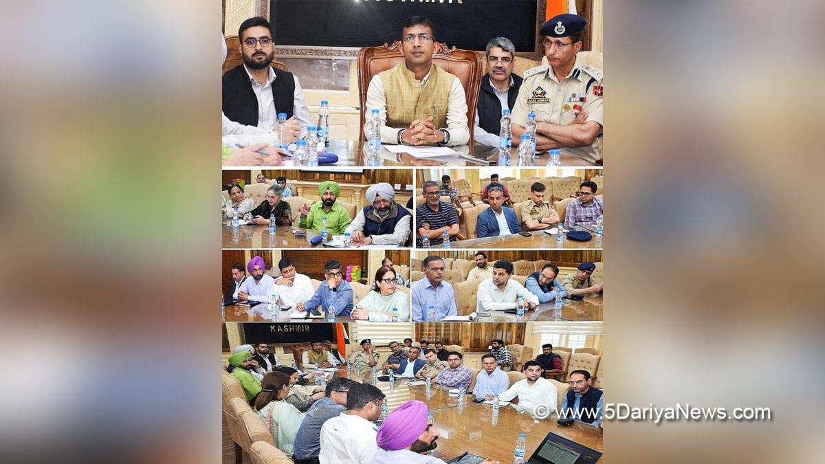 Anshul Garg, Divisional Commissioner Kashmir, Akshay Labroo, Srinagar, Deputy Commissioner Srinagar, NCC National Integration Camp, Ek Bharat Shreshtha Bharat