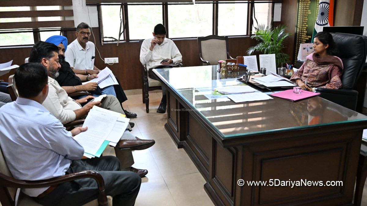 Aashika Jain, DC Hoshiarpur, Deputy Commissioner Hoshiarpur, Hoshiarpur, Punjab, Punjab News, Latest Punjab News