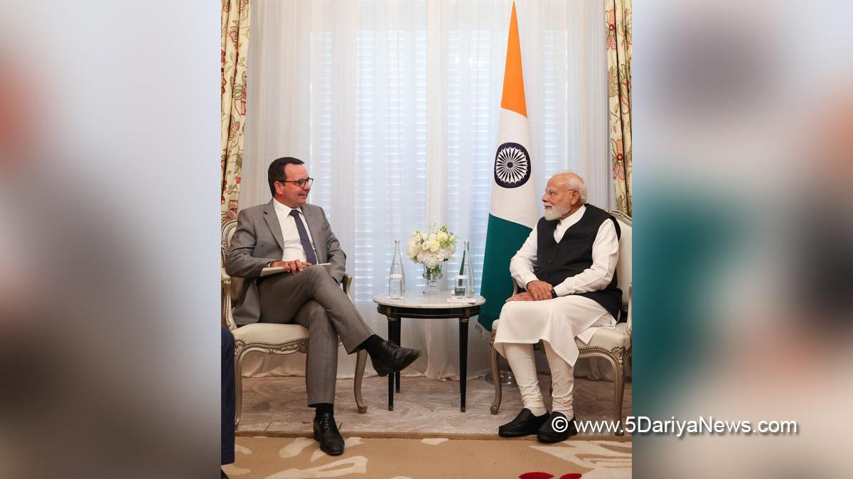 Narendra Modi, BJP, Bharatiya Janata Party, Prime Minister of India, Martin Sion, Paris