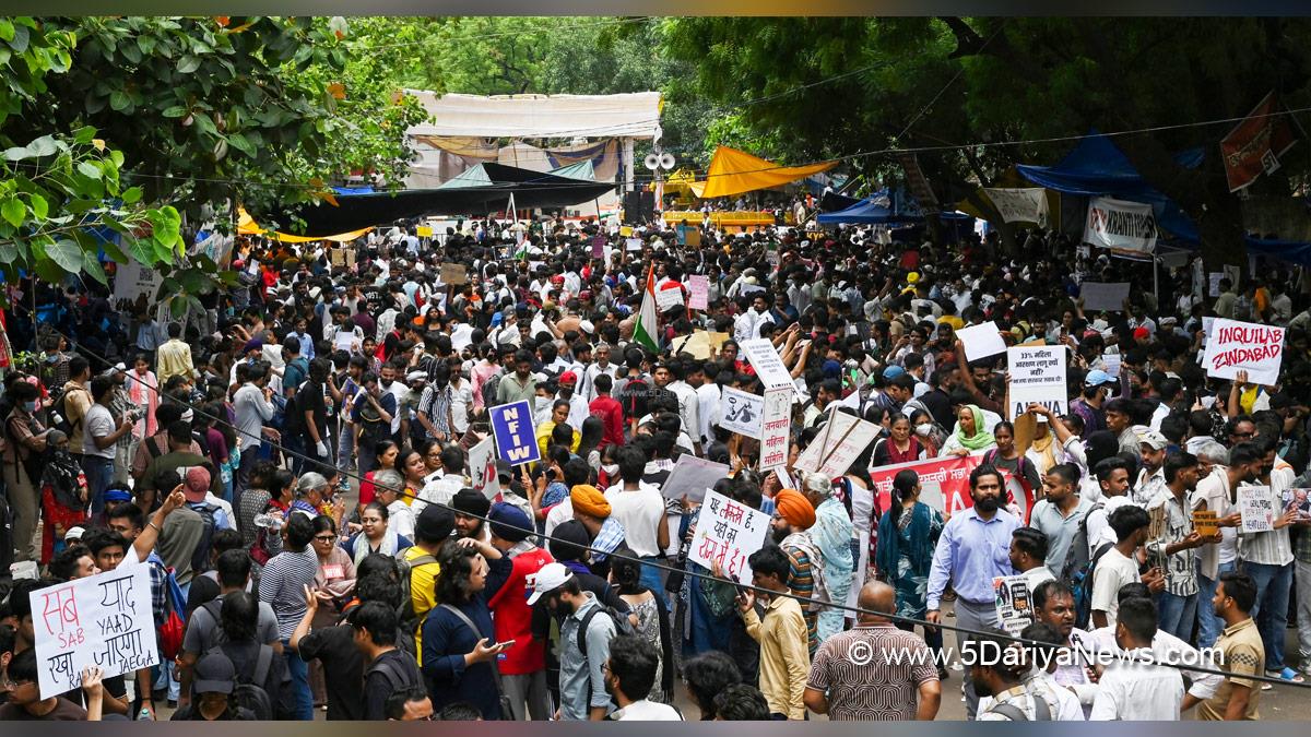 Protest, Sonam Wangchuk, Cockroach Janta Party, CJP, Abhijeet Dipke, Jantar Mantar, Delhi Jantar Mantar, Chalo Sansad, Chalo Sansad March, Sansad Chalo, Sansad Chalo March, Delhi Police, National Testing Agency, NTA, New Delhi