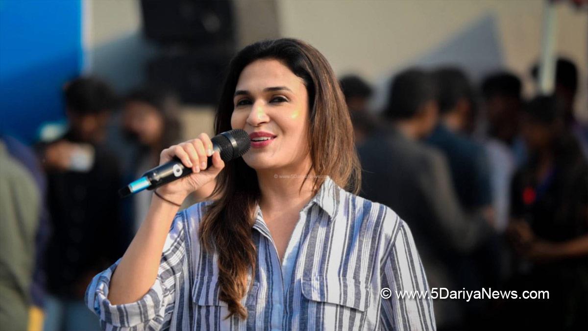 Soundarya Rajinikanth, Tollywood, Tollywood News, Latest Tollywood News, Mumbai