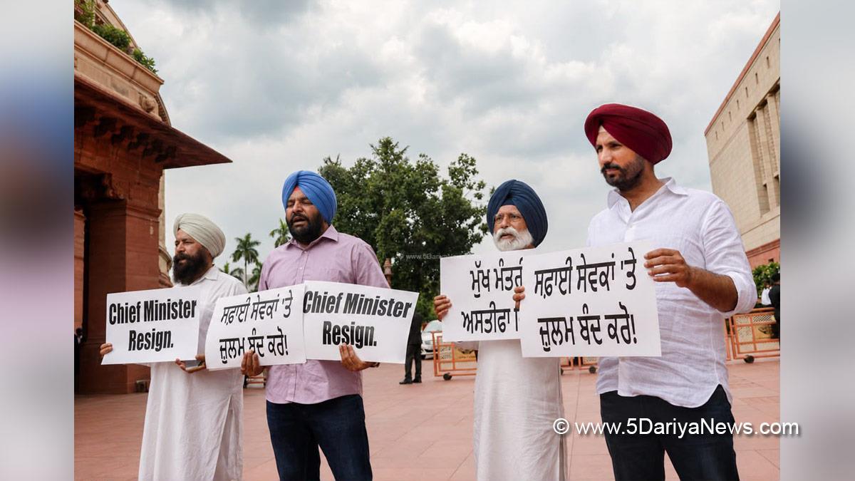 Protest, Amrinder Singh Raja Warring, Amarinder Singh Raja Warring, Punjab Pradesh Congress Committee, Punjab Congress, Punjab, Punjab News, Latest Punjab News, Gurjeet Singh Aujla, Sher Singh Ghubaya, Dr Amar Singh