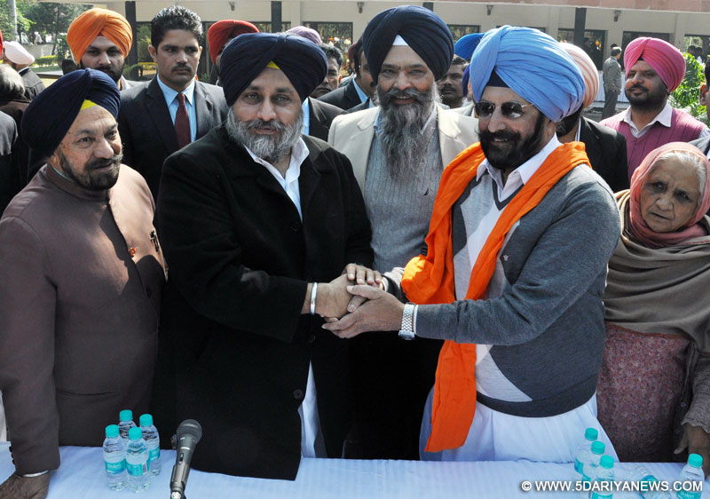 Harnek Singh Gharuan joining Shiromani Akali Dal along with their supporters in the presence of party President and Deputy Chief Minister Sukhbir Singh Badal, Secretary General Sukhdev Singh Dhindsa, Senior Vice President  Tota Singh and Balwant Singh Ramoowalia, General Secretary Prof. Prem Singh Chandumajra and party treasurer N.K. Sharma.