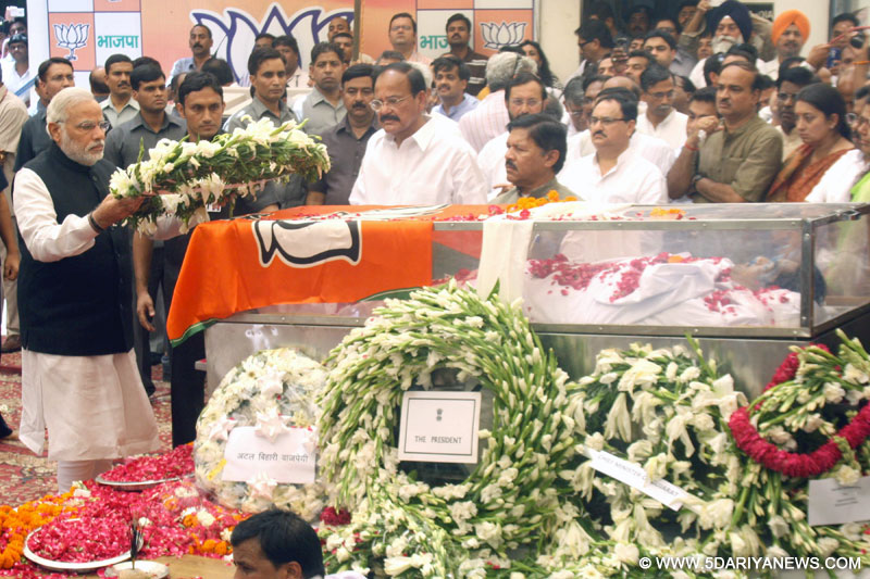 The Prime Minister, Narendra Modi paying tribute to the mortal remains of the Union Minister for Rural Development, Panchayati Raj, Drinking Water and Sanitation, Shri Gopinathrao Munde, in New Delhi on June 03, 2014.