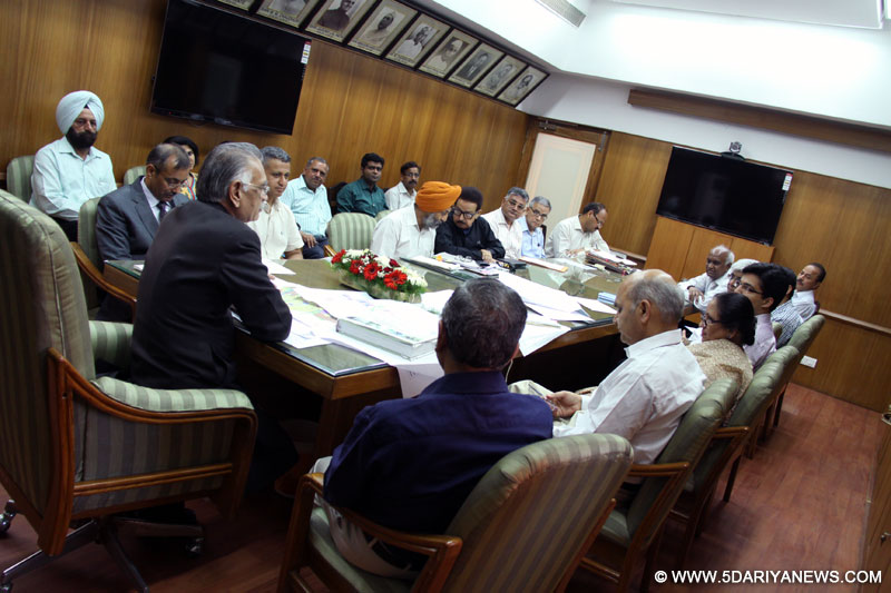 Shivraj V. Patil Presiding Over A Meeting 