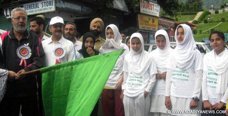 Minister for Medical Education, Youth Services & Sports, Taj Mohi ud Din flagging of Run for Heritage at Srinagar  