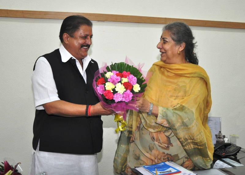 Chairman, State Level Planning Development and 20 Point Programme Committee, Shri Ram Lal Thakur calls on senior Congress leader and In-charge Himachal Affairs Smt. Ambika Soni at New Delhi today.
