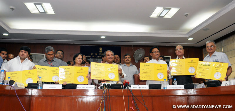 Narendra Singh Tomar launching facility for online registration with Employees Provident Fund Organisation, in New Delhi on June 30, 2014.