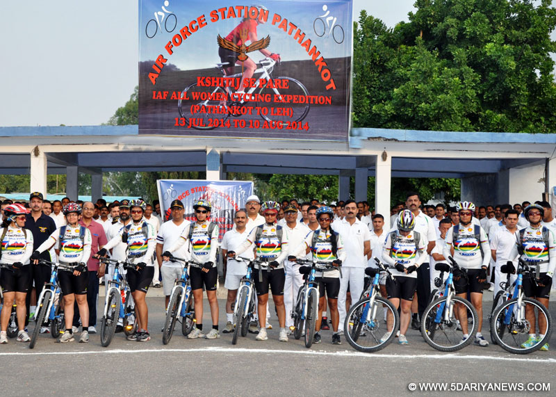 IAF ALL Women Cycling Expedition Team “Kshitij-Se-Pare” Flagged Off