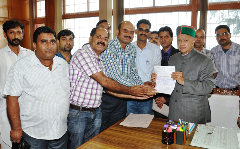 Chief Minister, Shri Virbhadra Singh being presented a cheque of Rs. 41,700 towards C.M. Relief Fund by Chief Parliamentary Secretary (Education) Shri Neeraj Bharti on behalf of Block Resource Centre Co-ordinator (BRCC) Association District Kangra towards C.M. Relief Fund at Shimla today.