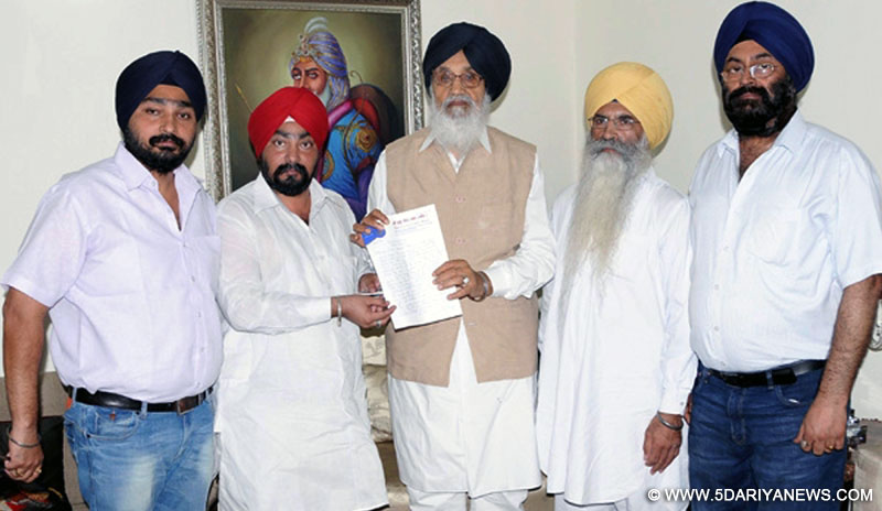 Punjab Chief Minister Parkash Singh Badal meets a Sikh delegation from Saharanpur, Uttar Pradesh at his residence in Chandigarh on July 30, 2014.