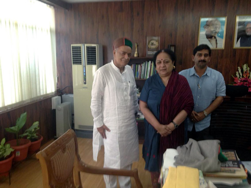Thakur Singh Bharmouri forest minister called on union minister of forest and environment Mrs Jayanti Natrajan in New Delhi