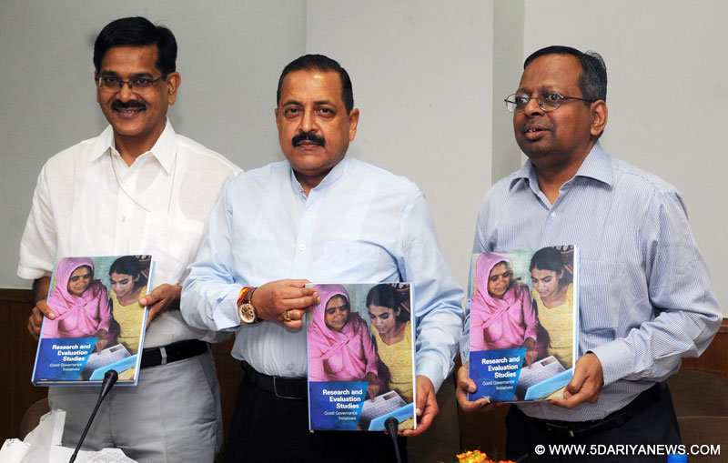 Dr. Jitendra Singh releasing the report on Research & Evaluation Studies at the inauguration of a seminar on ‘’Accountability and Transparency”, in New Delhi on August 27, 2014.