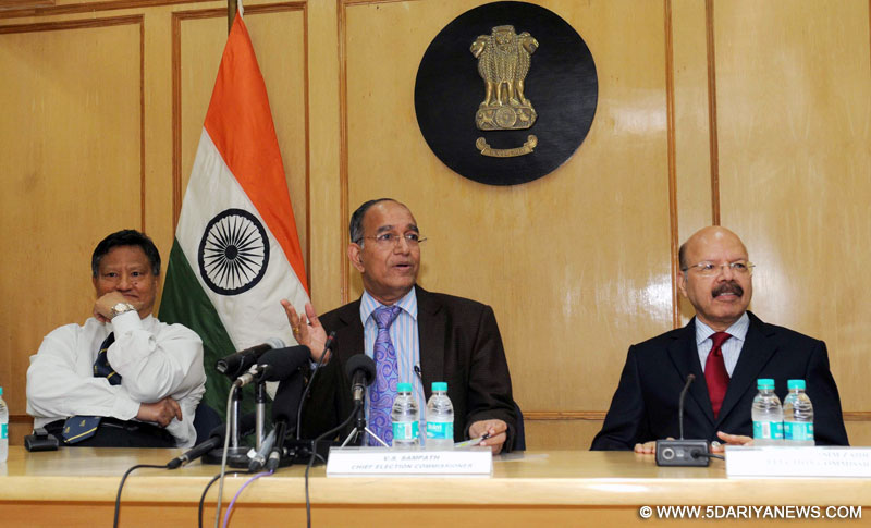 V.S. Sampath alongwith the Election Commissioners, Shri H.S. Brahma and Dr. Syed Nasim Ahmad Zaidi addressing a Press Conference, in New Delhi on September 12, 2014. 