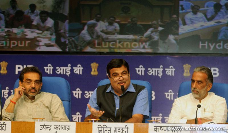 Nitin Gadkari briefing the media, in New Delhi on September 15, 2014. 