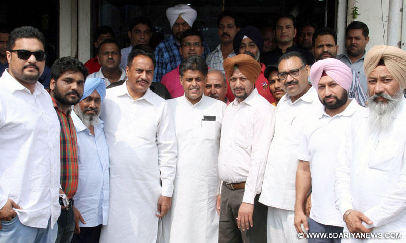 Tewari seeks compensation for hosiery traders who suffered losses due to Kashmir floods