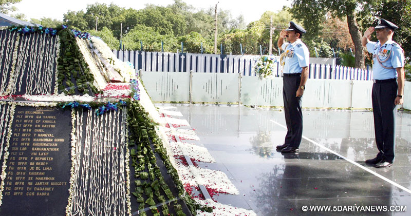 Air Chief Marshal Arup Raha paying homage at War Memorial, in New Delhi on September 22, 2014.