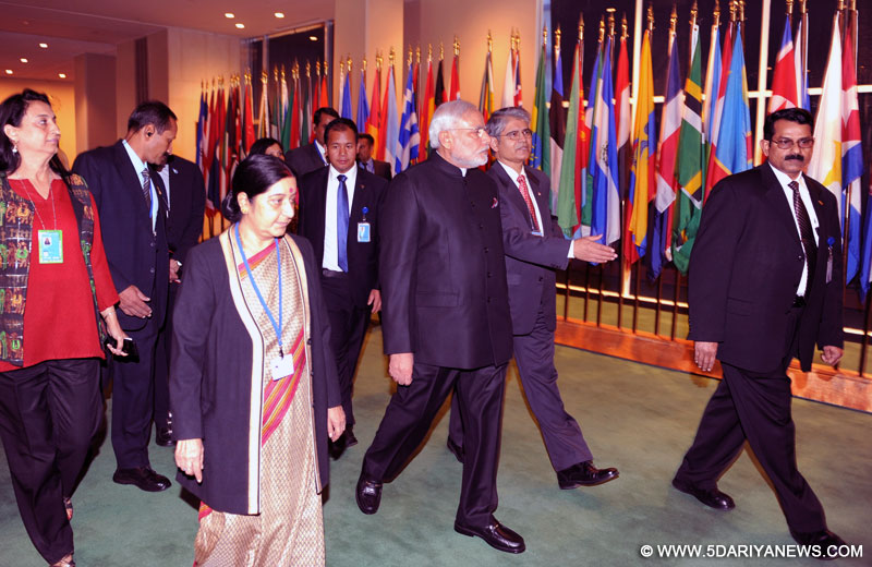 The Prime Minister, Narendra Modi and the Union Minister for External Affairs and Overseas Indian Affairs, Sushma Swaraj at the UN exhibition, in New York on September 27, 2014. 