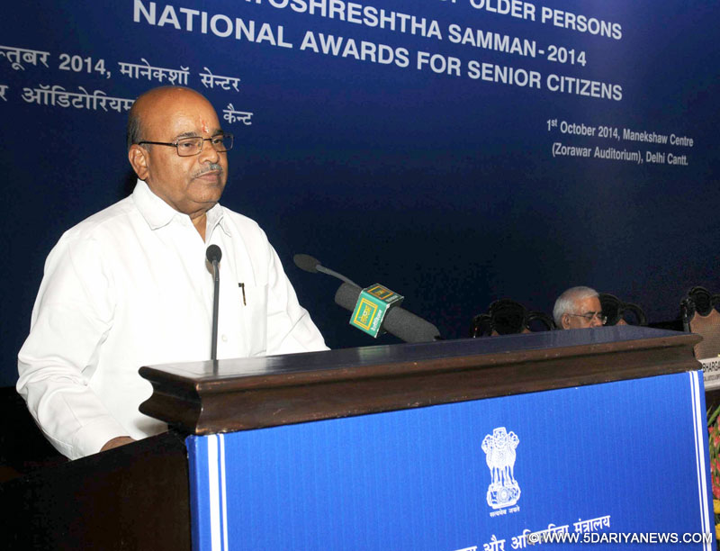Thaawar Chand Gehlot addressing at the presentation of the “Vayoshreshtha Samman” 2014 on Senior Citizens, on the occasion of the “International Day of Older Persons”, in New Delhi on October 01, 2014