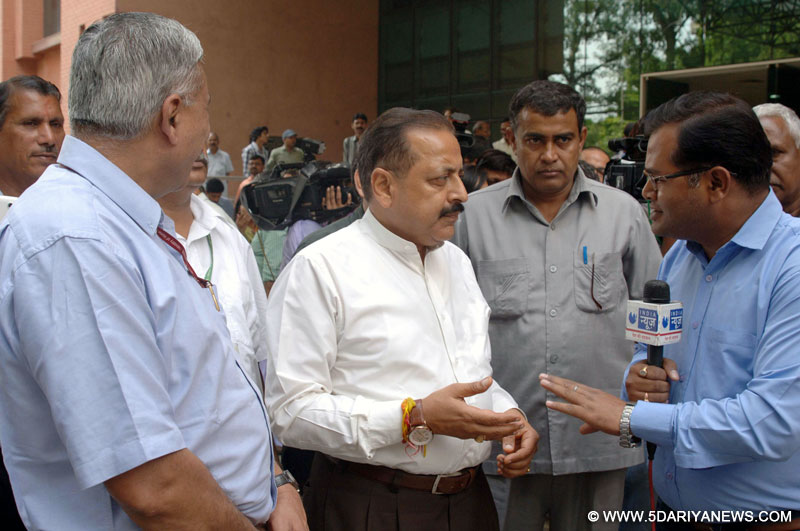 Dr. Jitendra Singh launching the Swachh Bharat Mission, at Prithvi Bhawan, in New Delhi on October 01, 2014