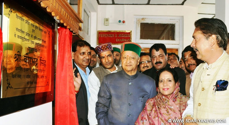 Virbhadra Singh laying the foundation stone of vegetable market at Bandrol in Kullu on 8 october, 2014