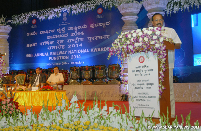 D.V. Sadananda Gowda addressing at the 59th Annual Railway National Awards Function – 2014, in Bangalore on October 10, 2014. 