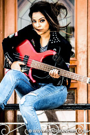 Actress Sumona Chakravarti turns rockstar for "Yeh Hai Aashiqui".