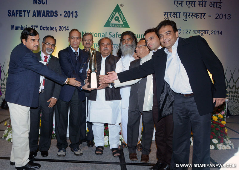 Narendra Singh Tomar presenting the National Safety Council (NSCI) Awards for the year 2013, in Mumbai on October 27, 2014.