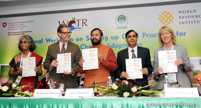 Prakash Javadekar addressing at the inauguration of the National Workshop on “Scaling-Up Good Practices for Climate Change Adaptation”, in New Delhi on October 27, 2014