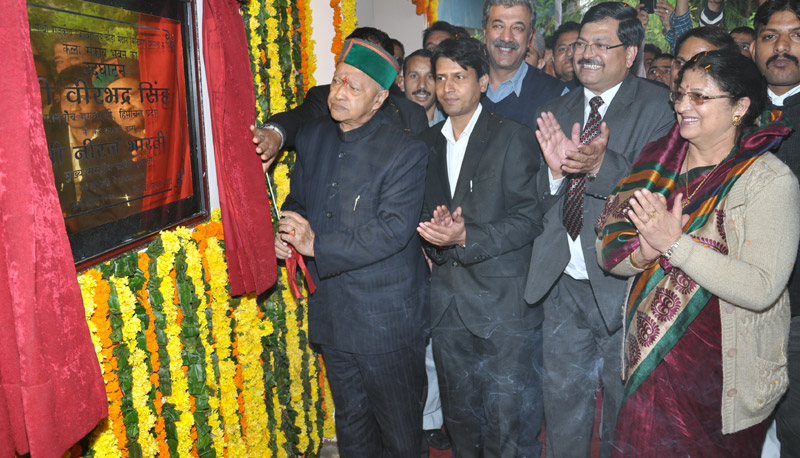 Chief Minister, Shri Virbhadra Singh inaugurating the Science Lab and Examination Hall in GSS School Phagli at Shimla today.