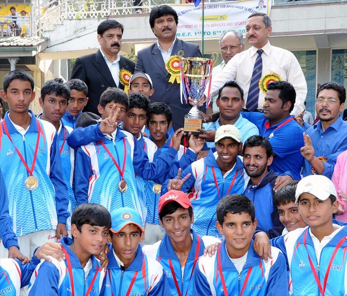 Minister of State for Youth Services & Sports and Science & Technology,  Feroze Ahmed Khan distributing prizes and certificates among meritorious students at DIET Srinagar