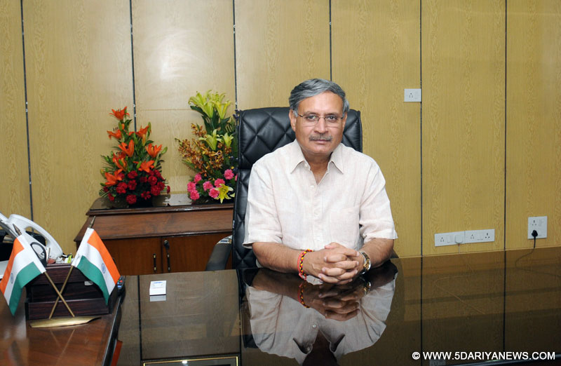 इंद्रजीत सिंह राव नई दिल्‍ली में 27 मई, 2014 को सांख्यिकी एवं कार्यक्रम कार्यान्‍वयन राज्‍य मंत्री (स्‍वतंत्र प्रभार) का कार्यभार संभालते हुए । 