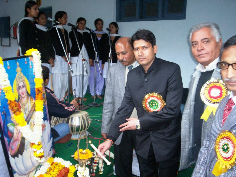 मुख्य संसदीय सचिव नीरज भारती राजकीय डिग्री कालेज ढलियारा के वार्षिक समारोह में 