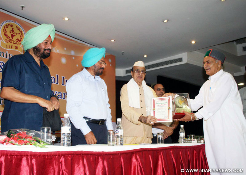 ठाकुर सिंह भरमौरी को मिला राष्ट्य गौरव पुरस्कार