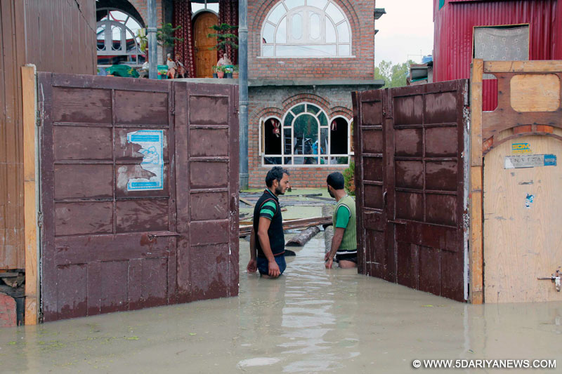 जम्मू एवं कश्मीर में बाढ़ से तबाही, 55 मरे