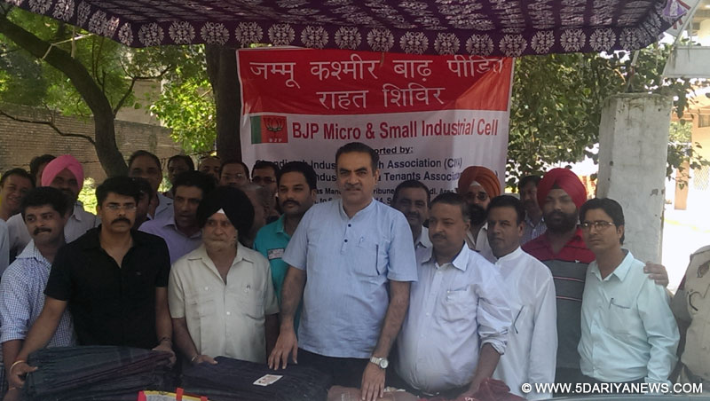 जम्मू-कश्मीर में आई प्राकृतिक आपदा से हुई त्रासदी के लिए राहत शिविर लगाया गया
