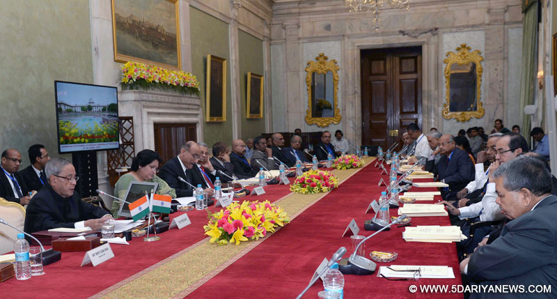 प्रणब मुखर्जी 29 अक्टूबर,2014 को नई दिल्ली में राष्ट्रपति भवन में राष्ट्रीय प्रौद्योगिकी संस्थानों के निदेशकों के सम्मेलन में।