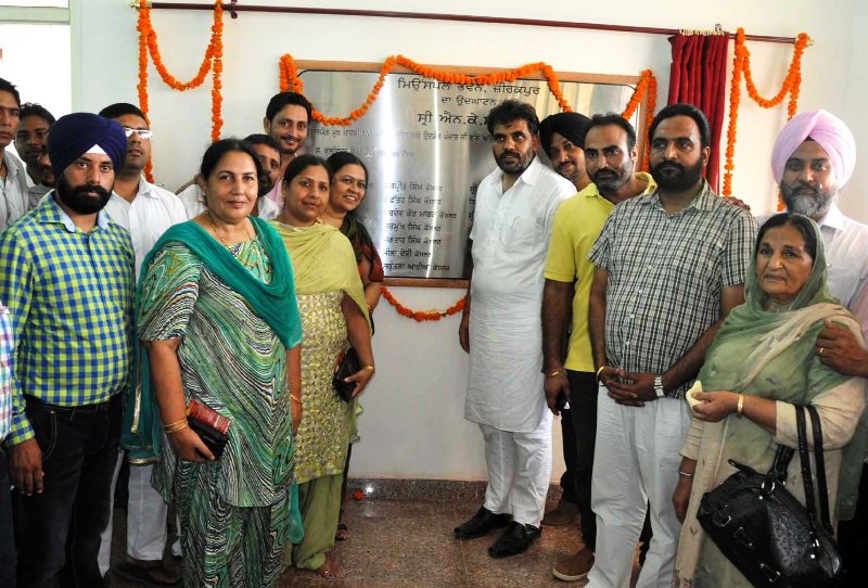 जीरकपुर मे नई बनी ईमारत का उद्घाटन करते श्री शर्मा