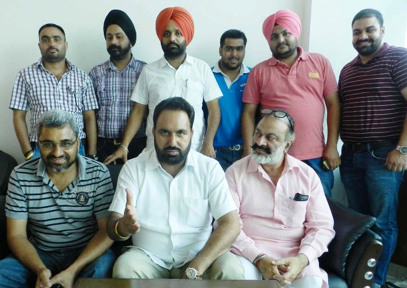 जीरकपुर मे एक बैठक के दौरान जसपाल सिंह व अन्य लीडर...फोटोग्राफर:- दिनेश