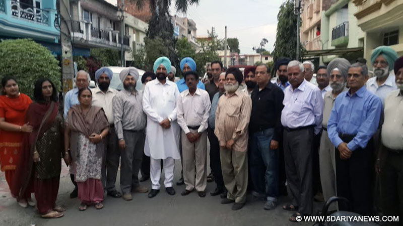 ਹਲਕਾ ਮੋਹਾਲੀ ਦੇ ਵਿਧਾਇਕ ਬਲਬੀਰ ਸਿੰਘ ਸਿੱਧੂ ਫੇਜ 3 ਏ ਵਿਖੇ ਮੀਟਿੰਗ ਦੋਰਾਨ