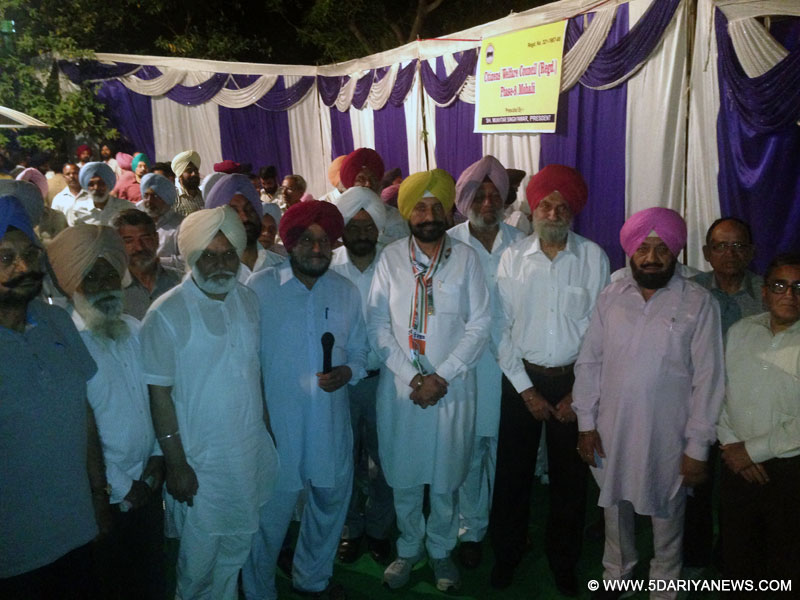 ਹਲਕਾ ਮੋਹਾਲੀ ਦੇ ਵਿਧਾਇਕ ਬਲਬੀਰ ਸਿੰਘ ਸਿੱਧੂ ਦੀ ਹਾਜ਼ਰੀ ਵਿਚ ਸਿਟੀਜਨ ਵੈਲਫੇਅਰ ਕੌਂਸਲ (ਰਜਿ.) ਫੇਜ 9 ਮੋਹਾਲੀ ਦੇ ਸਮੂਹ ਆਹੁਦੇਦਾਰ ਕਾਂਗਰਸ ਪਾਰਟੀ ਦੀ ਉਮੀਦਵਾਰ ਬੀਬੀ ਅੰਬਿਕਾ ਸੋਨੀ ਨੂੰ ਸਮਰਥਨ ਦਿੰਦੇ ਹੋਏ।  