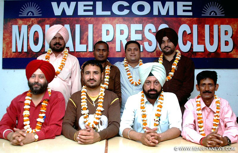 ਮੋਹਾਲੀ ਪ੍ਰੈਸ ਕਲੱਬ ਦੀ ਨਵੀਂ ਚੁਣੀ ਗਈ ਟੀਮ ਦੇ ਮੈਂਬਰ